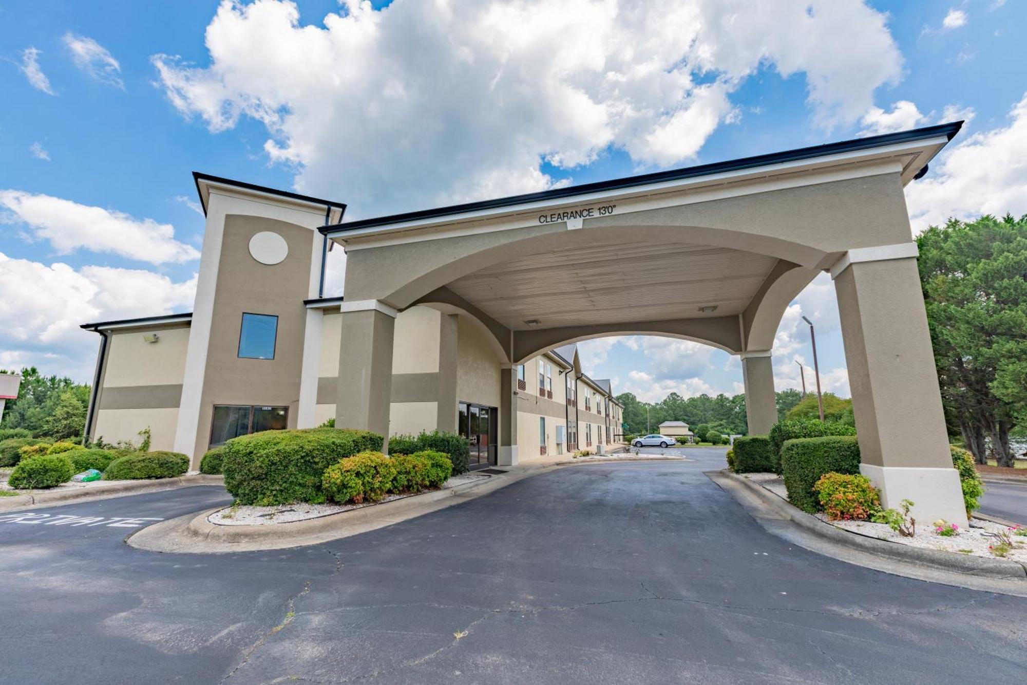 Baymont By Wyndham Creedmoor Otel Dış mekan fotoğraf