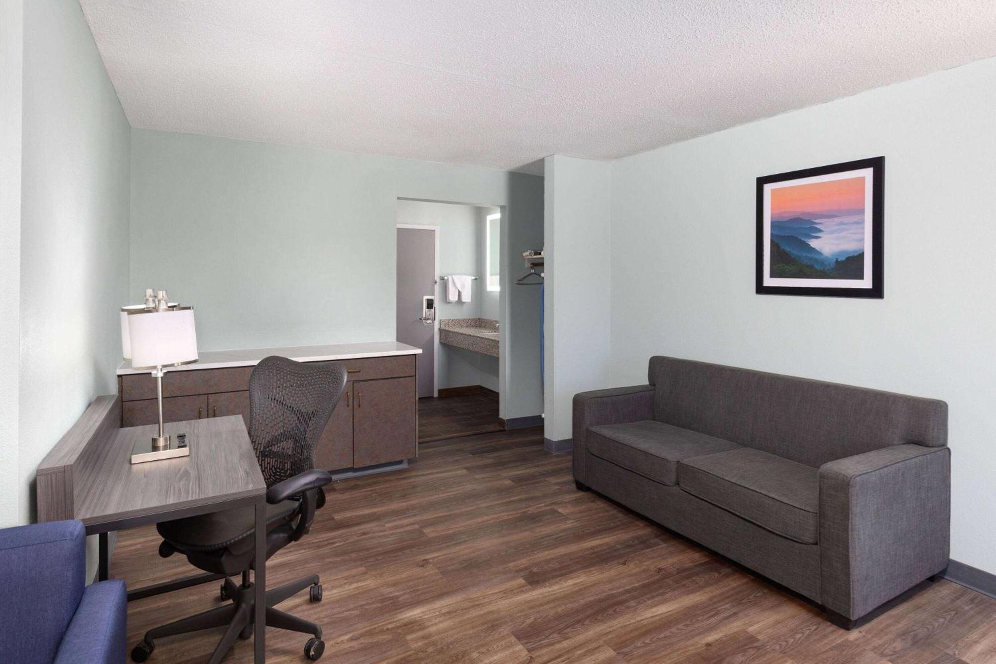 Baymont By Wyndham Creedmoor Otel Dış mekan fotoğraf