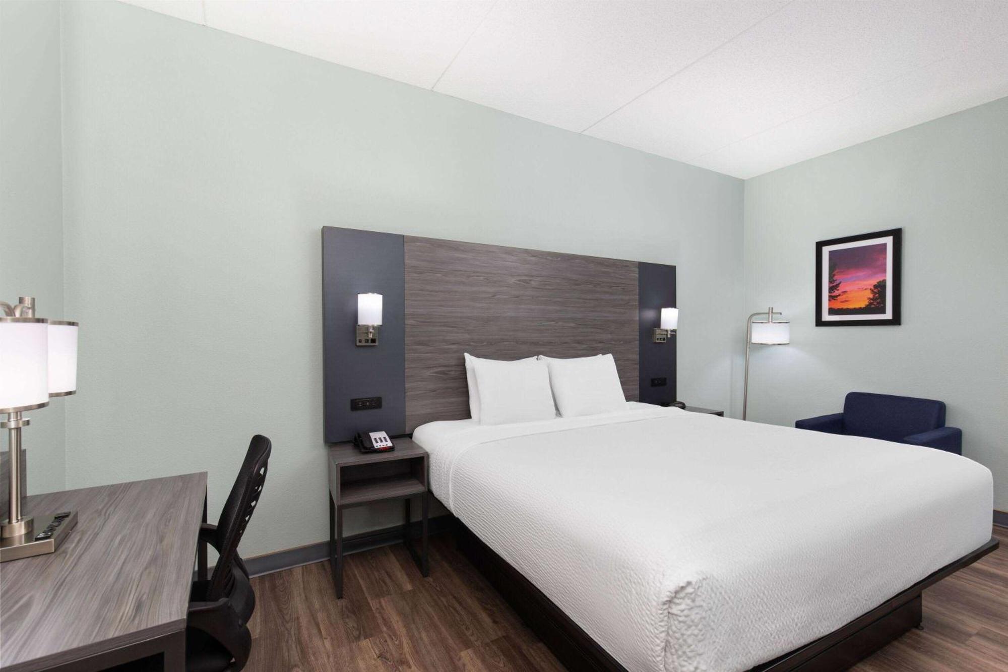 Baymont By Wyndham Creedmoor Otel Dış mekan fotoğraf