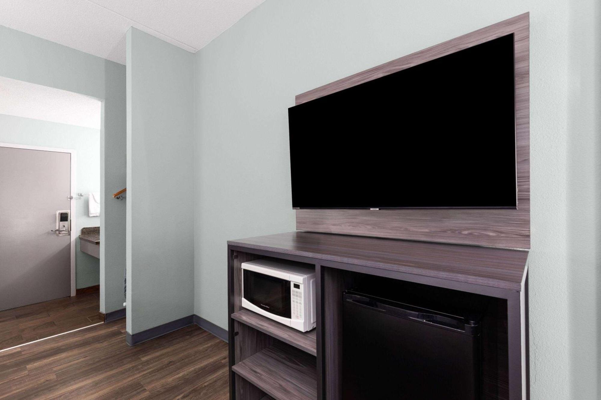 Baymont By Wyndham Creedmoor Otel Dış mekan fotoğraf